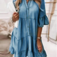 Sommerkleid mit Rüschenbesatz und V-Ausschnitt – Leichter Denim-Look