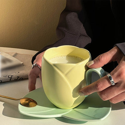 Keramisk kaffekopp med fat